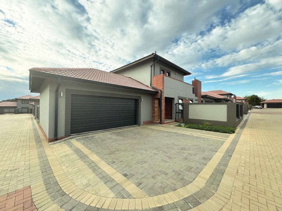 3 Bedroom Property for Sale in Langenhovenpark Free State